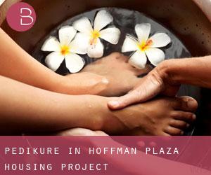 Pediküre in Hoffman Plaza Housing Project
